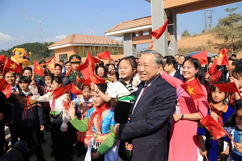 Tổng Bí Thư và Thủ Tướng Dự Lễ Khởi Công 121 Trường Nội Trú Biên Giới