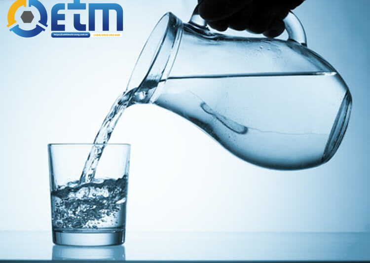 Nước cất có nhiều tác dụng, từ công nghiệp, y tế đến sức khỏe con người